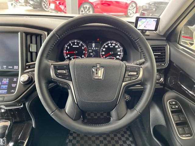 Toyota Crown 2016 - Image 12