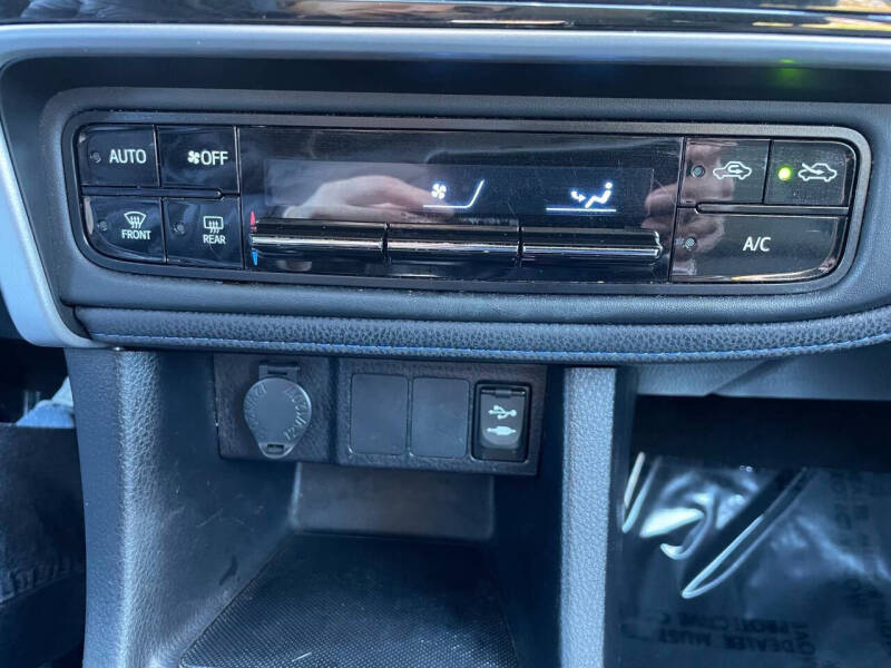 2018 Toyota Corolla SE - Image 18