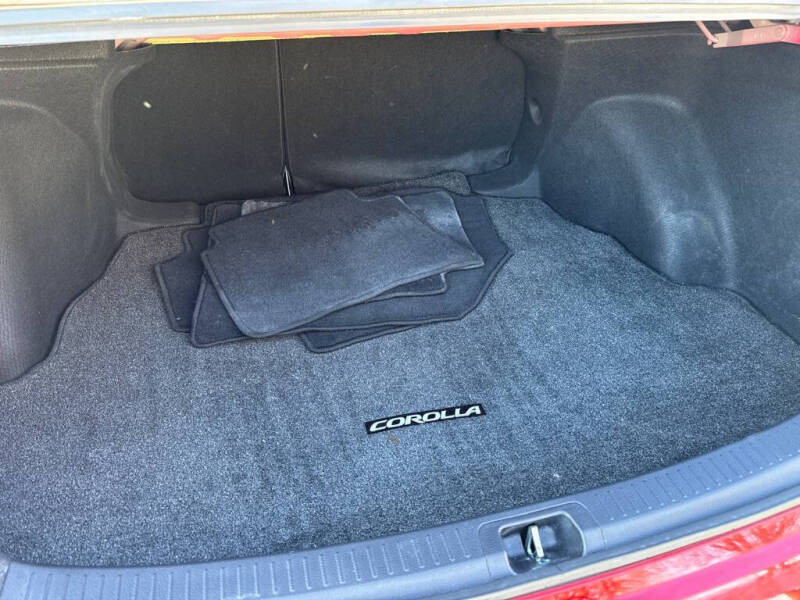 2020 Toyota Corolla LE - Image 16