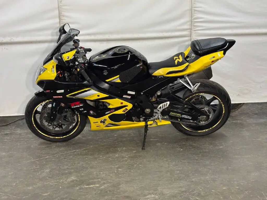 2005 Suzuki Sportbike Motorcycle GSX-R 1000