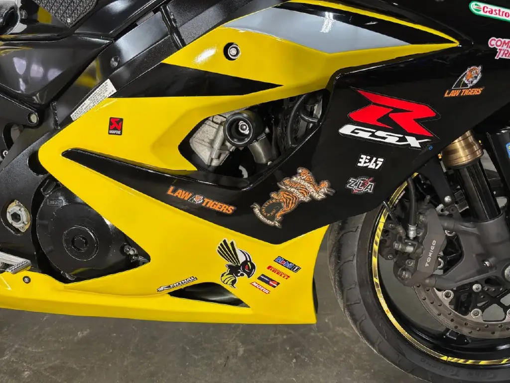 2005 Suzuki Sportbike Motorcycle GSX-R 1000 - Image 2