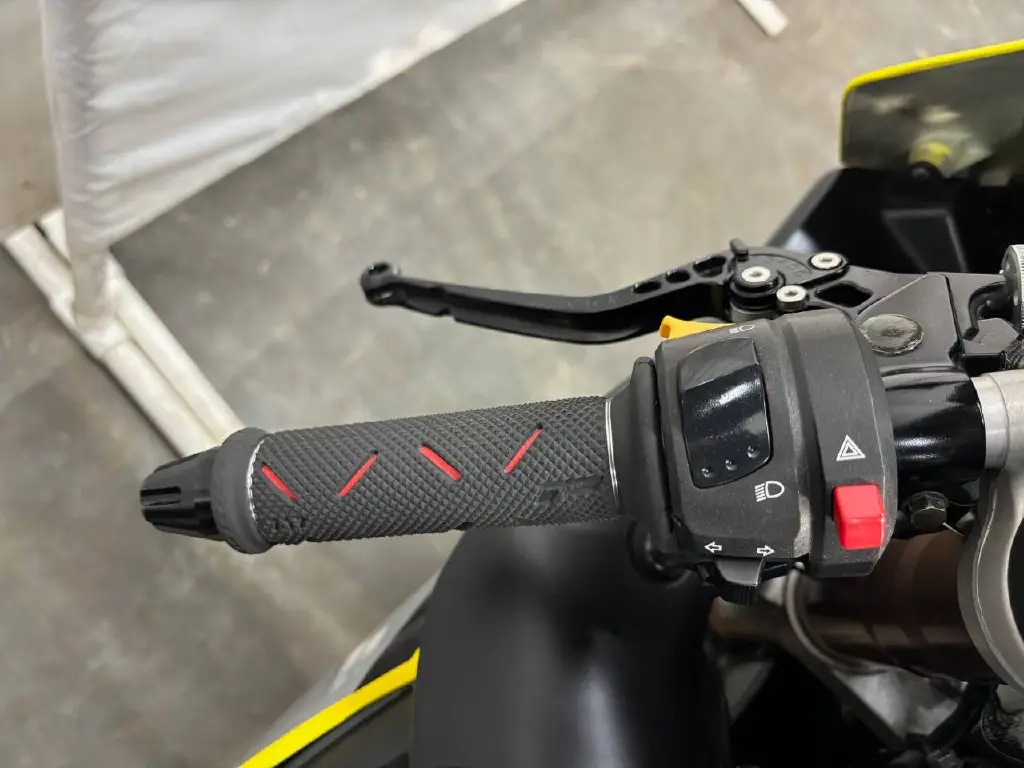 2005 Suzuki Sportbike Motorcycle GSX-R 1000 - Image 6