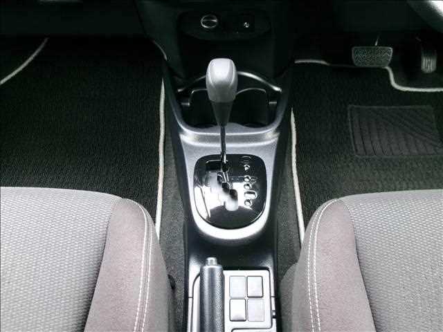 2020 Toyota Vitz - Image 8