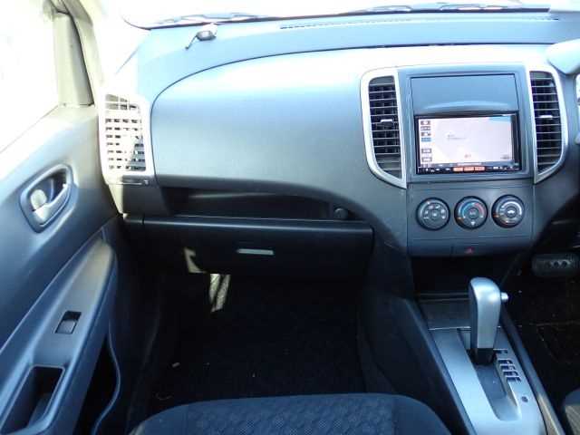 2017 Nissan Wingroad - Image 13