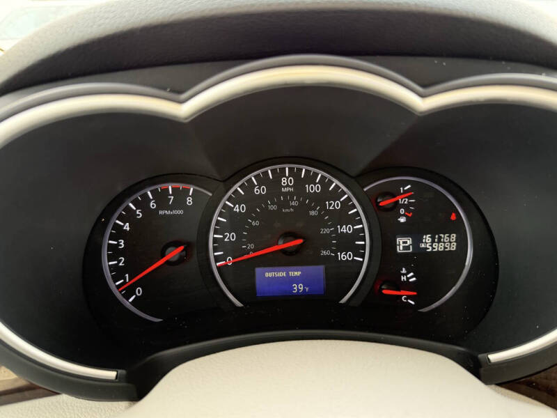 2017 Nissan Quest SV - Image 13