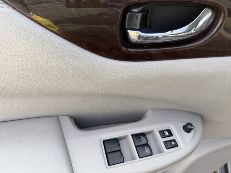 2017 Nissan Quest SV - Image 15