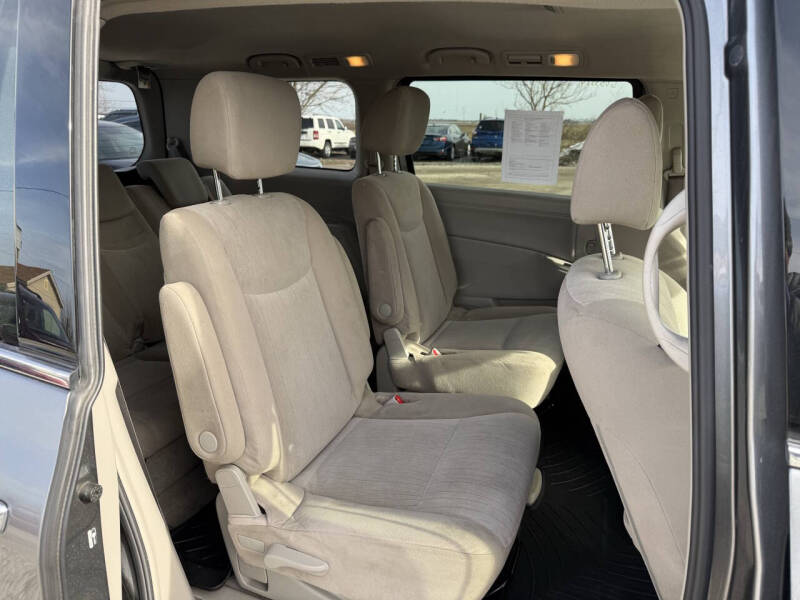 2017 Nissan Quest SV - Image 20