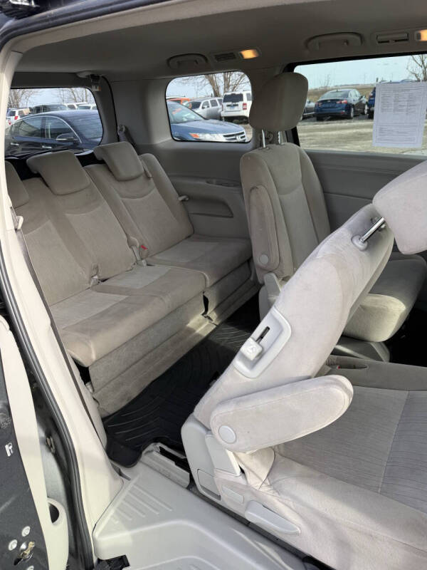 2017 Nissan Quest SV - Image 21