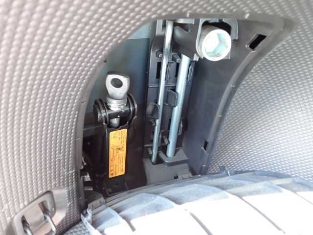 2017 Nissan Wingroad - Image 24