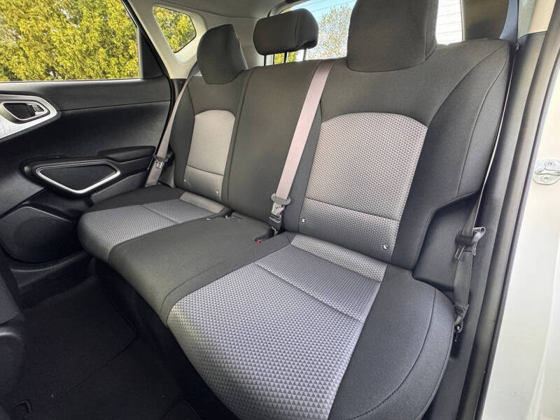 2023 Kia Soul LX - Image 12