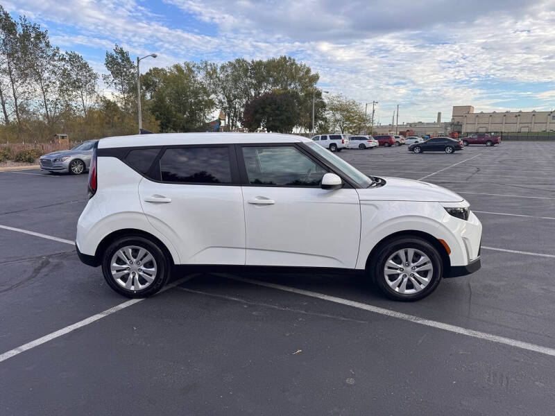 2023 Kia Soul LX - Image 4