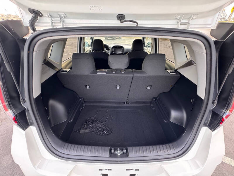 2023 Kia Soul LX - Image 9