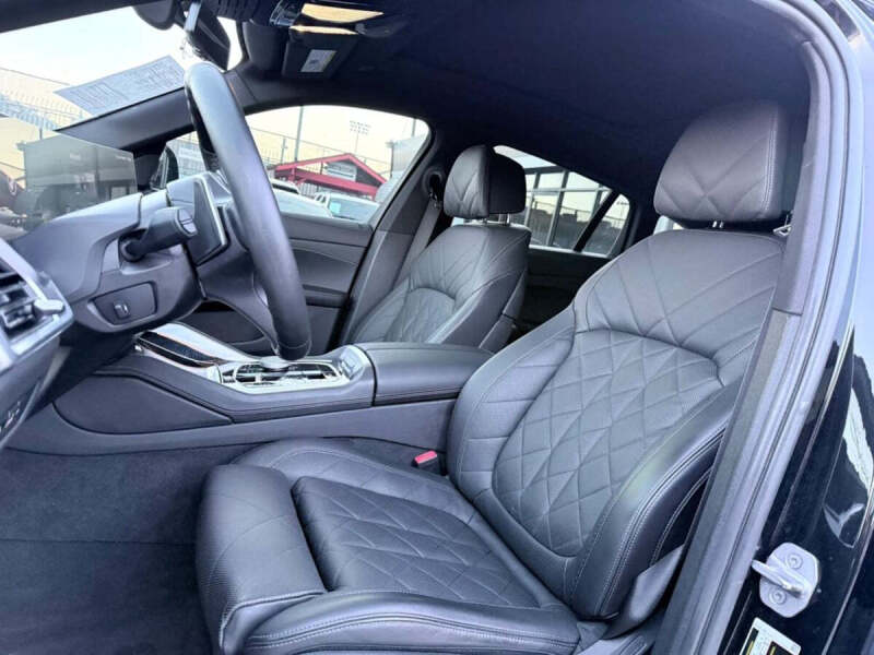 2024 BMW X6 xDrive40i - Image 12