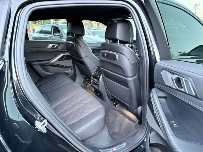 2024 BMW X6 xDrive40i - Image 17