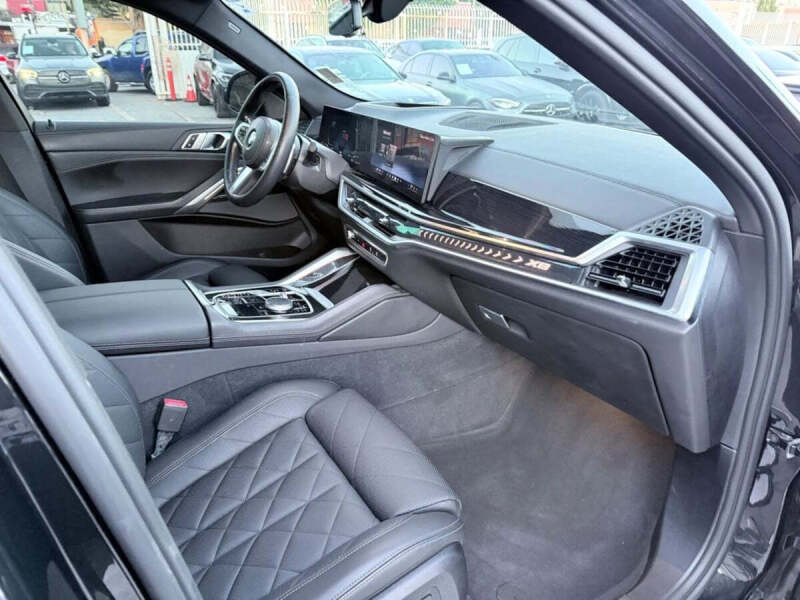 2024 BMW X6 xDrive40i - Image 19