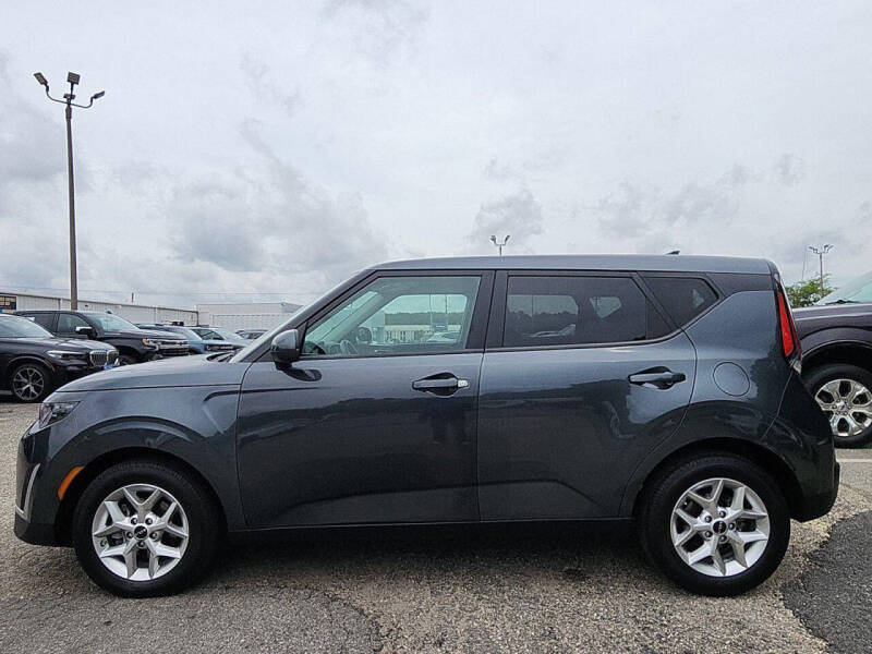 2024 Kia Soul LX - Image 2
