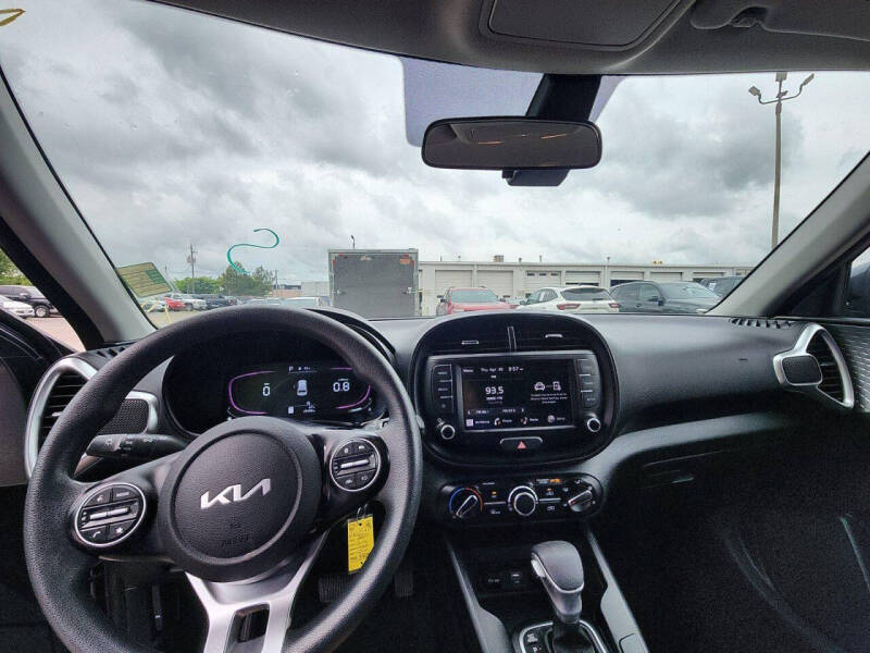 2024 Kia Soul LX - Image 17