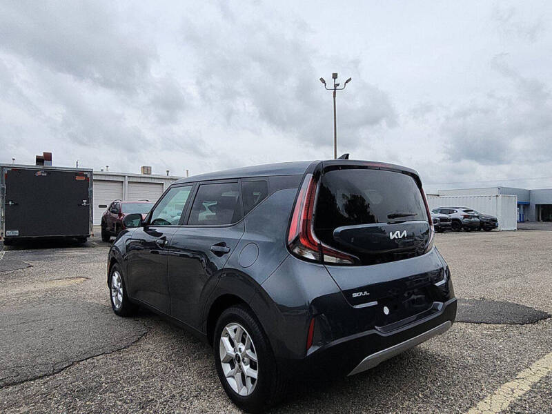 2024 Kia Soul LX - Image 3