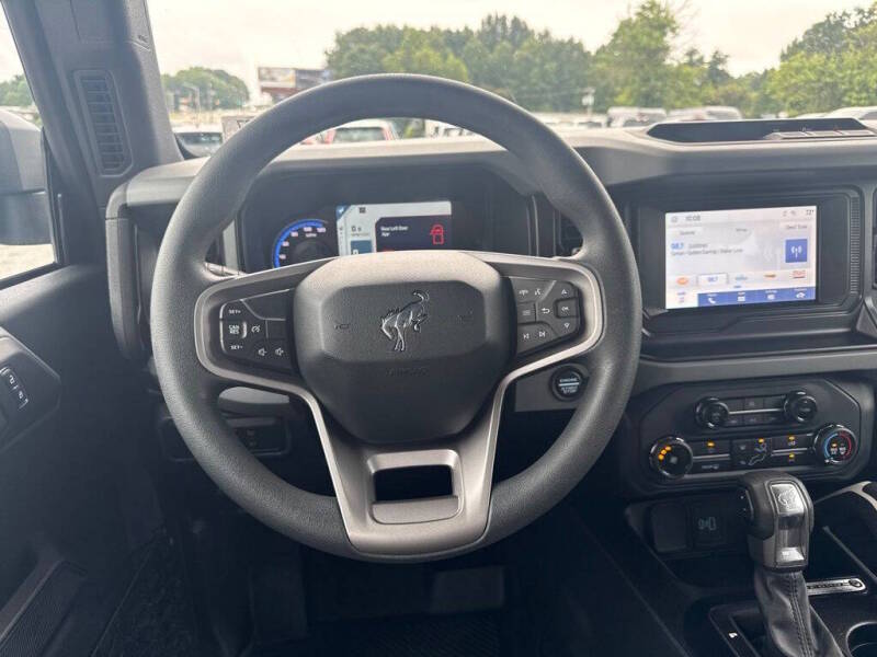 2022 Ford Bronco 4x4 Base 4dr SUV - Image 18