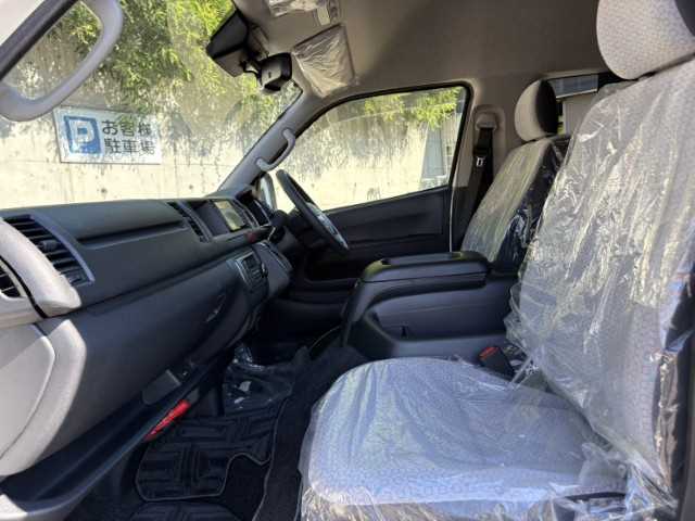 Toyota Hiace Commuter 2025 - Image 4