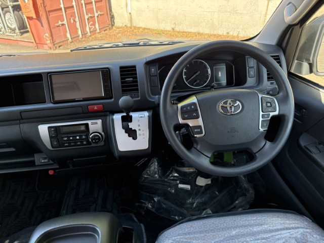 Toyota Hiace Commuter 2025 - Image 6