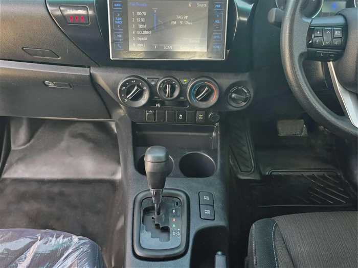 Used Toyota Hilux 2017 - Image 11