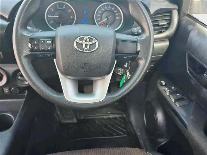 Used Toyota Hilux 2017 - Image 12