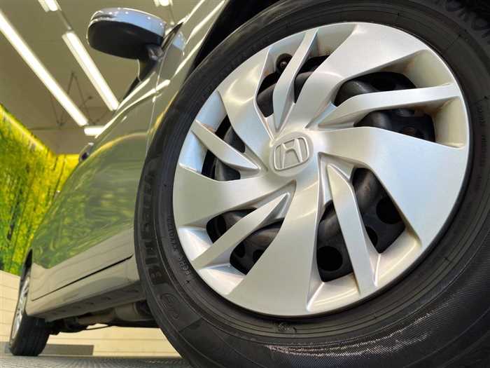 2015 Honda Fit 13G F Package - Image 12