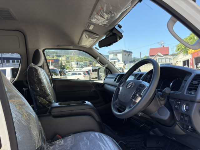 Toyota Hiace Commuter 2025 - Image 12