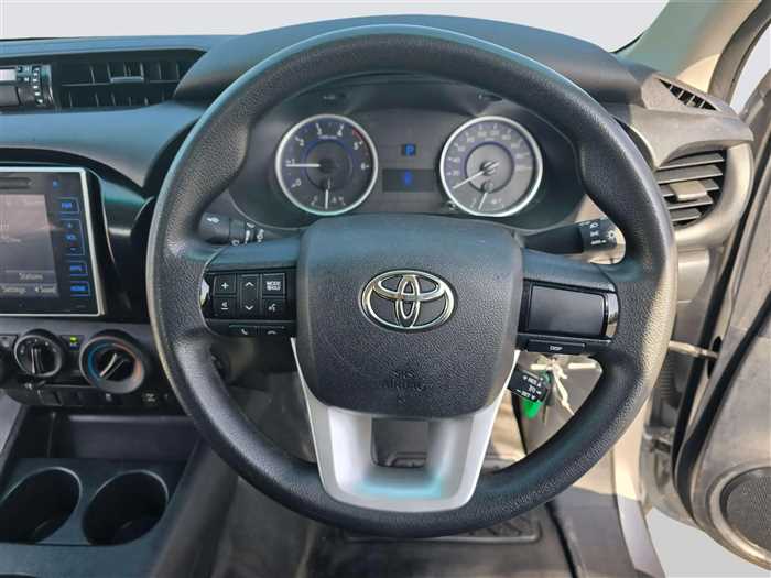 Used Toyota Hilux 2017 - Image 14