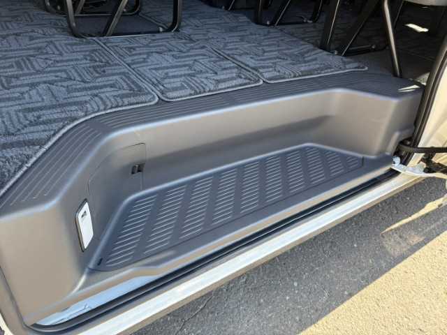 Toyota Hiace Commuter 2025 - Image 18