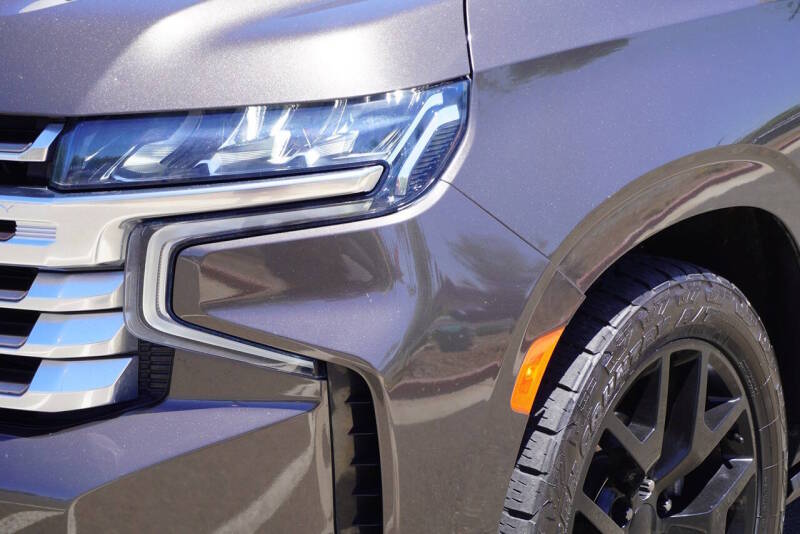 2021 Chevrolet Suburban High Country - Image 2