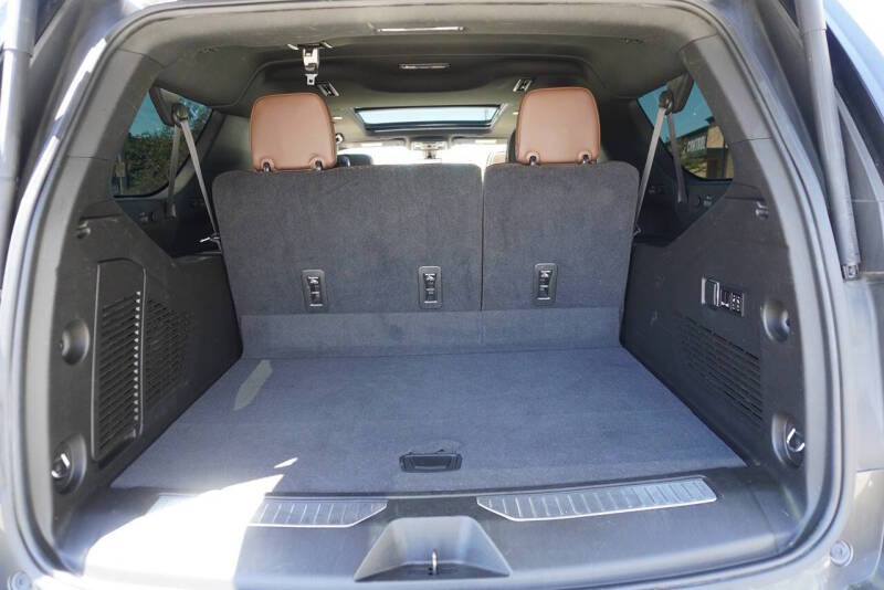 2021 Chevrolet Suburban High Country - Image 13