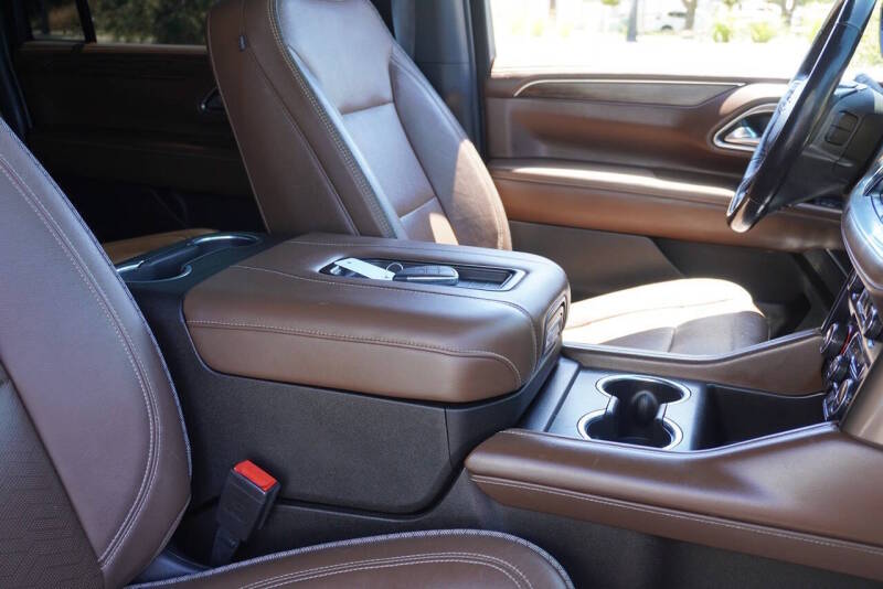 2021 Chevrolet Suburban High Country - Image 17