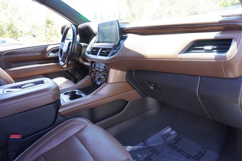 2021 Chevrolet Suburban High Country - Image 18