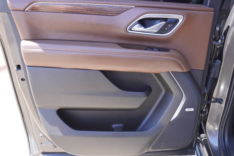2021 Chevrolet Suburban High Country - Image 19