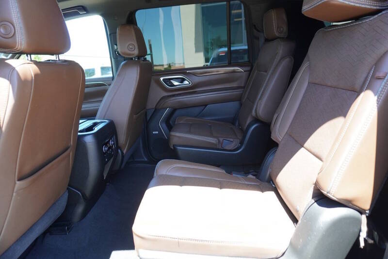 2021 Chevrolet Suburban High Country - Image 21