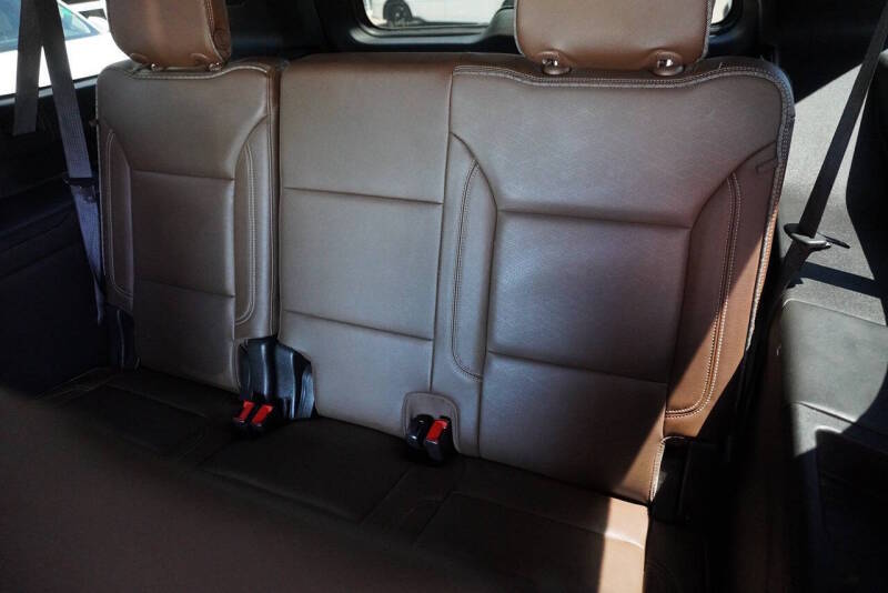 2021 Chevrolet Suburban High Country - Image 23