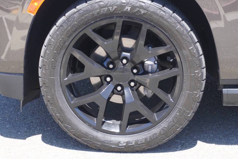 2021 Chevrolet Suburban High Country - Image 4