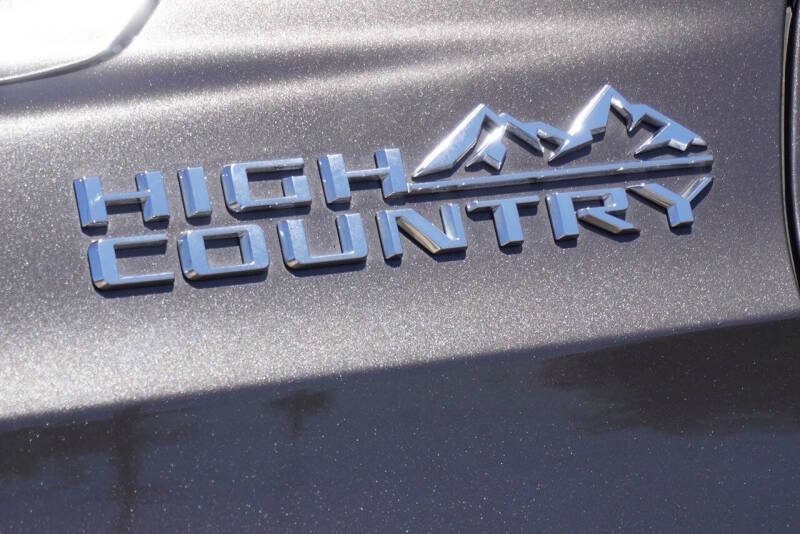 2021 Chevrolet Suburban High Country - Image 5