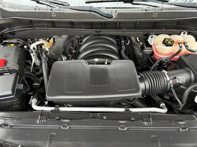 2023 Chevrolet Suburban Z71 - Image 14