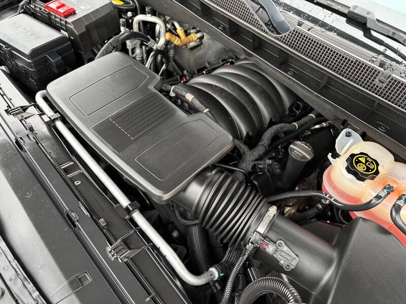 2023 Chevrolet Suburban Z71 - Image 15