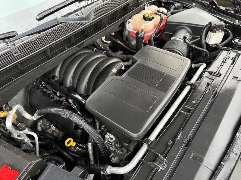2023 Chevrolet Suburban Z71 - Image 16