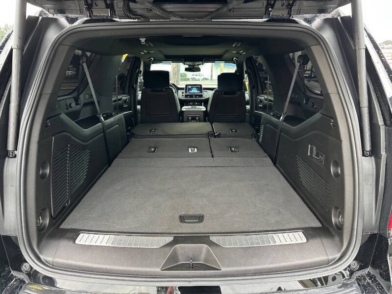 2023 Chevrolet Suburban Z71 - Image 5
