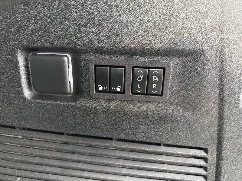2023 Chevrolet Suburban Z71 - Image 6