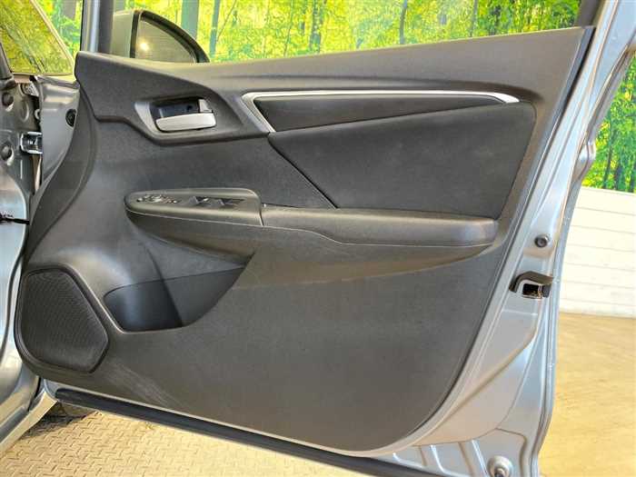 2015 Honda Fit 13G F Package - Image 31