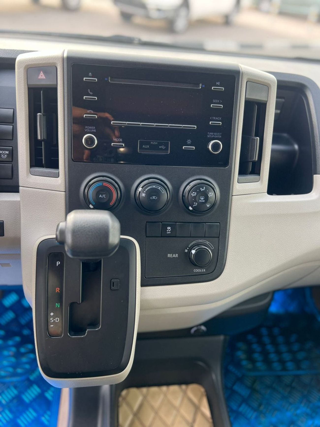 2023 Toyota Hiace GL Toyota Hiace 3.5L V6 - Image 10
