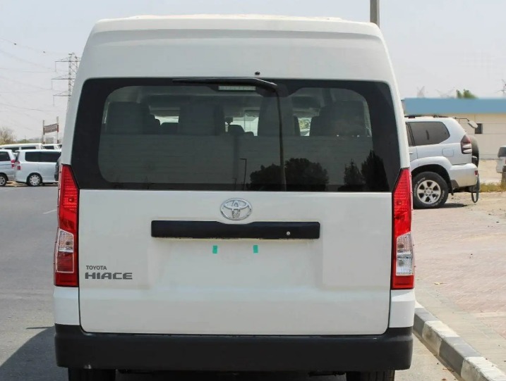 2023 Toyota Hiace 2.8L GL High Roof / TOIT HAUT - Image 2