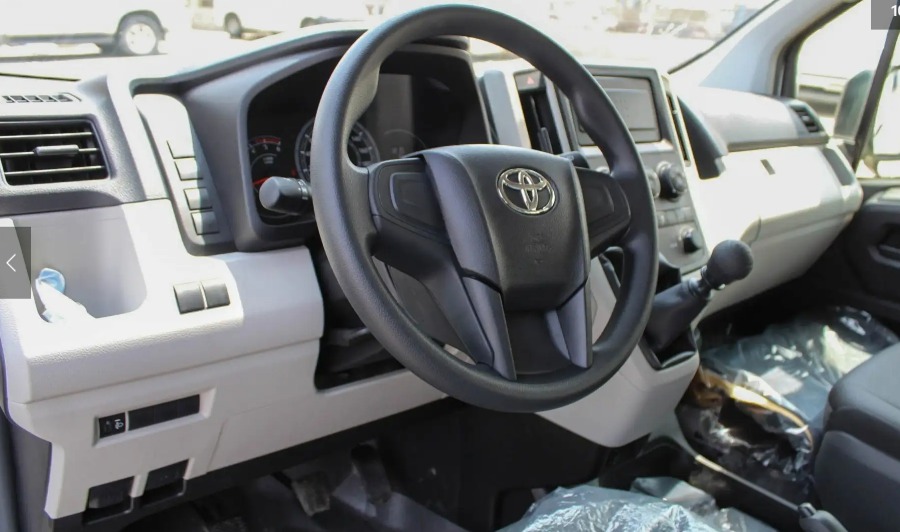 2023 Toyota Hiace 2.8L GL High Roof / TOIT HAUT - Image 4