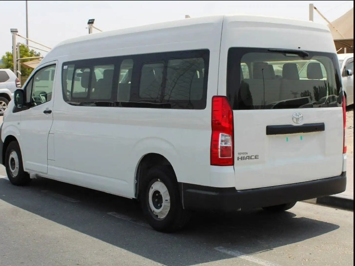 2023 Toyota Hiace 2.8L GL High Roof / TOIT HAUT - Image 7